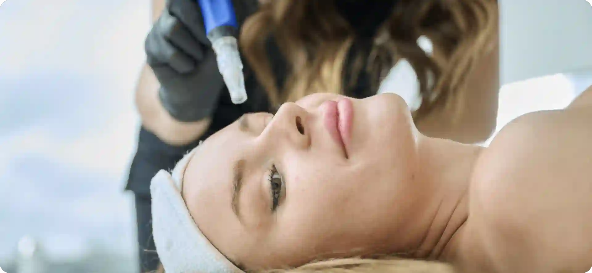 How Do Microneedles Trigger New Collagen and Elastin in Loose Skin Worthing?